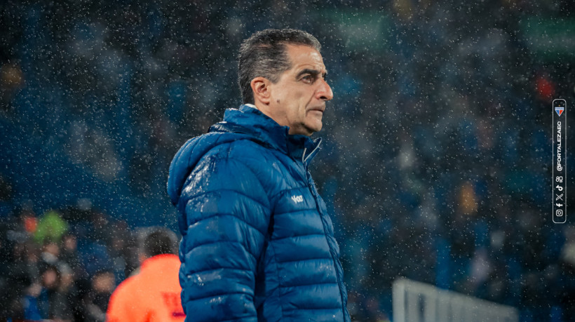 Renato Paiva, técnico do Fortaleza, durante jogo contra o Vélez-ARG