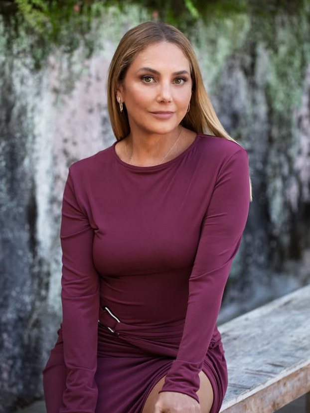 Com uma carreira sólida, que a tornou referência no entretenimento, a atriz, escritora e humorista Heloísa Périssé completa 59 anos em 19/8/2025. 