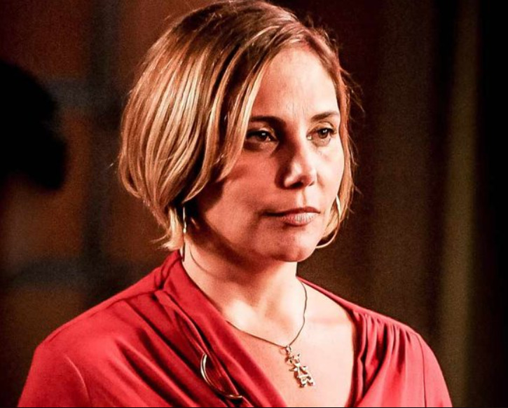 No mesmo ano, interpretou a batalhadora Monalisa, um dos personagens principais da novela Avenida Brasil, papel que lhe rendeu uma indicação ao Prêmio Extra de melhor atriz coadjuvante.