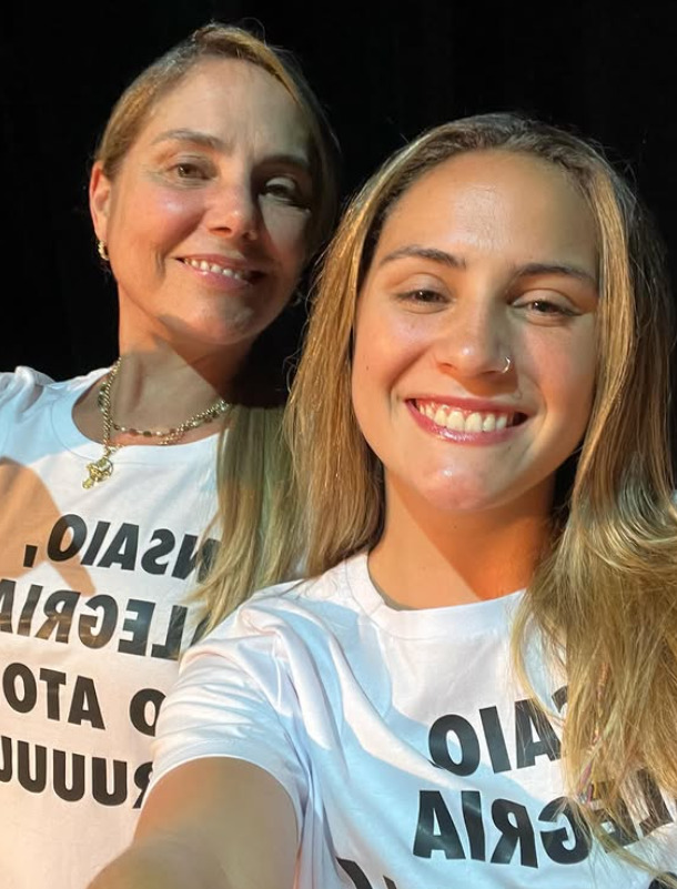 Sobre o período difícil, a filha Luísa relembrou: Fazia tratamento, voltava de bom humor, era hilária. Nunca ficou sozinha. A ficha só caiu depois. Ela me chamou e disse: 'A mamãe está com um tumorzinho, mas já tirou, já relatou'. Aí, dali a pouco, ela dizia que tinha que viajar porque a mamãe ficou com câncer. Tudo era minimizado.