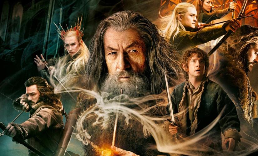 A sequência da trilogia é  O Hobbit: A Desolação de Smaug, lançada em 2013. Bilbo Bolseiro segue em direção à Montanha Solitária, onde deverá ajudar seus companheiros  a retomar a Pedra de Arken.