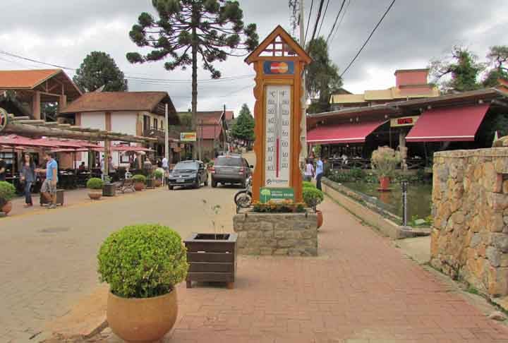 Monte Verde(1.555m)- Situada em Minas Gerais, com cerca de 4.200 habitantes, é uma pequena vila turística no alto da Serra da Mantiqueira, conhecida pelas paisagens naturais e pelo clima frio. A economia se baseia no turismo, com a presença de pousadas, restaurantes e lojas de souvenirs.
