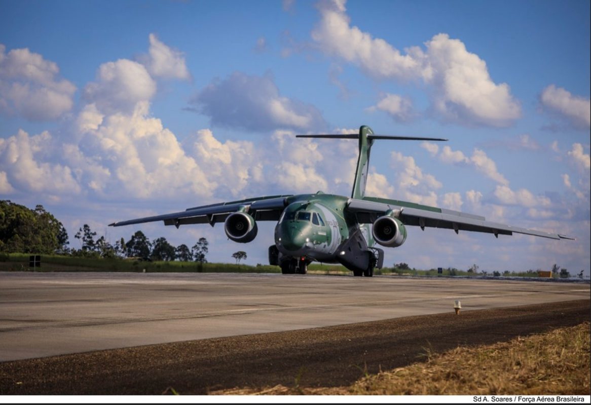 De acordo com o levantamento da empresa, no Brasil há 195 helicópteros, 46 caças, 206 aviões de treinamento, 111 de transporte, 72 de ataque, 24 de missão especial e dois aviões-tanque.