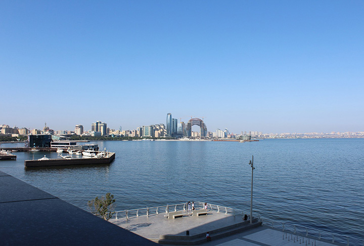 3º - MAR CÁSPIO -  Em alguns pontos atinge os 1.025 metros de profundidade. Fica entre a Europa e a Ásia, mais especificamente ele banha o Azerbaijão, Cazaquistão, Irã, Rússia e Turcomenistão