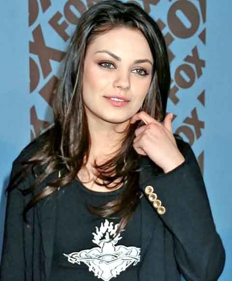 Ela também é conhecida por seu engajamento em causas sociais, incluindo apoio a refugiados e iniciativas de saúde mental.
