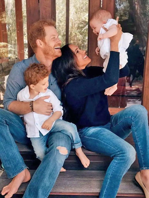 Juntos, eles tiveram dois filhos: Archie, nascido em 2019, e Lilibet, nascida em 2021.