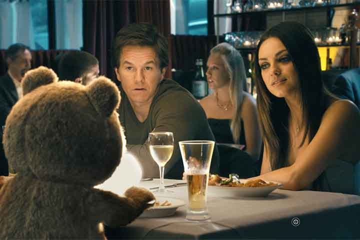 Além de “Cisne Negro”, Mila Kunis também brilhou em comédias de sucesso como “Ted”, “Amizade Colorida” e “Perfeita é a Mãe”, consolidando-se como uma atriz capaz de transitar entre gêneros com facilidade.
