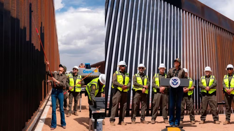 Trump ordena pintar muro fronteiriço de preto para que o calor impeça passagem de imigrantes 
