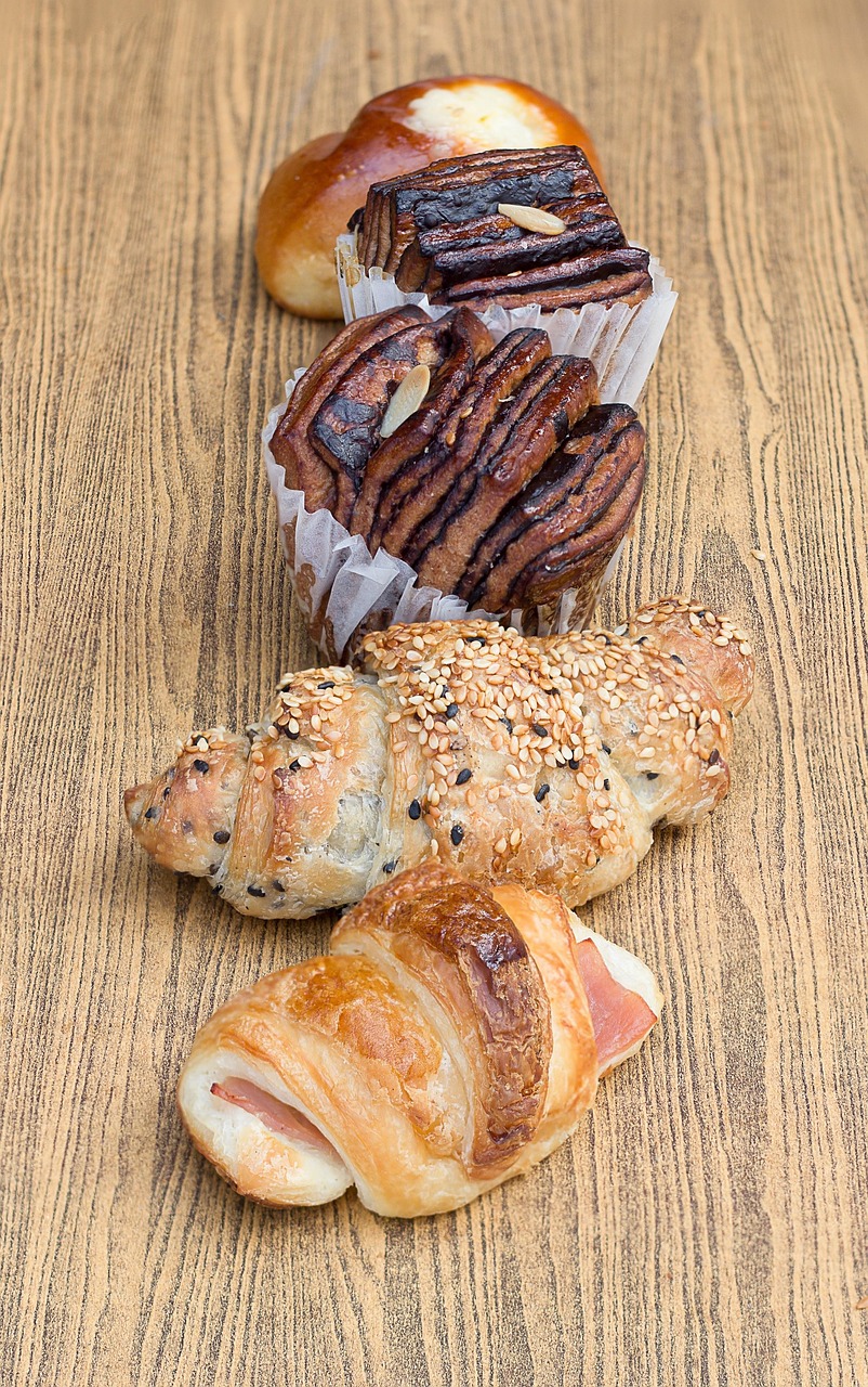 Alguns pesquisadores atribuem sua invenção ao comerciante vienense de origem polaca Franz Georg Kolchitsky, que vivia em Constantinopla.