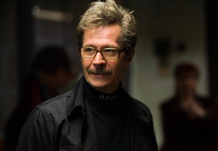 Ele também deu vida ao comissário James Gordon na trilogia Batman de Christopher Nolan, em um dos retratos mais realistas já feitos do personagem.
