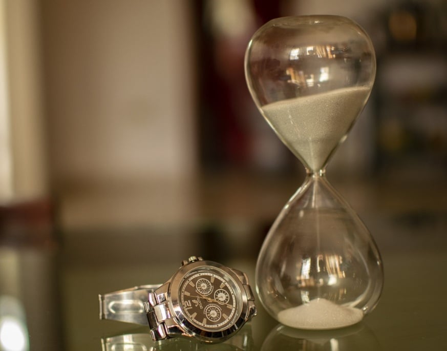 O uso mais comum era medir períodos curtos, como horas ou frações delas, já que a areia descia de forma constante e previsível. Diferente do relógio de sol, podia ser usada em ambientes internos e sem depender da luz natural.