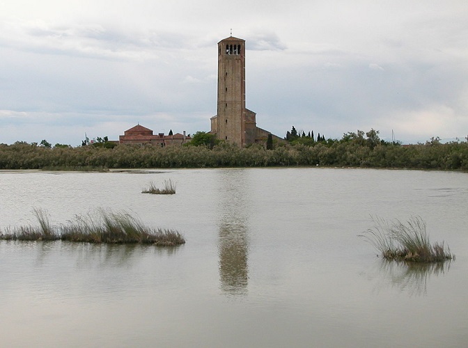 Torcello (século V): Uma das ilhas mais antigas de Veneza, com a Catedral de Santa Maria Assunta e seus mosaicos bizantinos do século XI. É considerada o berço da civilização veneziana