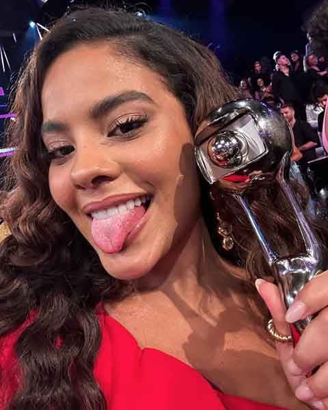 O papel valeu a Bella Campos o prêmio de Melhor Atriz Coadjuvante no Melhores do Ano de 2022, no “Domingão com Huck”. 
