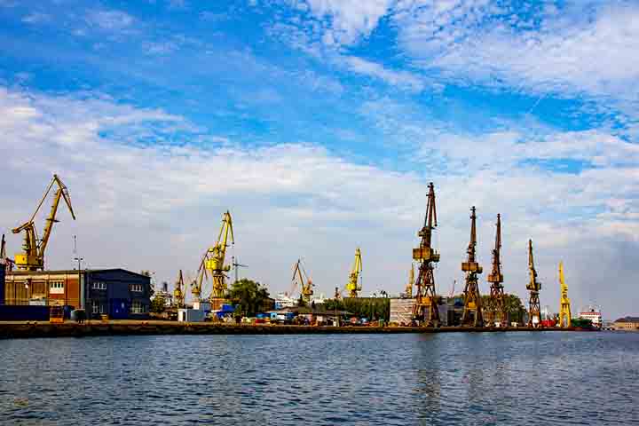 Historicamente, Gdańsk foi um importante porto da Liga Hanseática durante a Idade Média, o que tornou a região próspera.