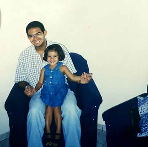 Isabella Karolina de Campos Siqueira Carmo - mais conhecida como Bella Campos - nasceu em 13 de fevereiro de 1998, em Cuiabá.
