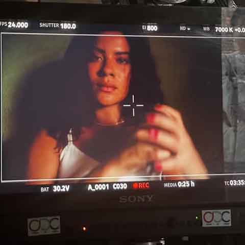 O filme se passa em Cuiabá, capital do Mato Grosso, justamente a cidade em que nasceu Bella Campos. Bárbara Colen, Rui Ricardo Diaz e João Vitor Silva são outros destaques do elenco do longa-metragem.
