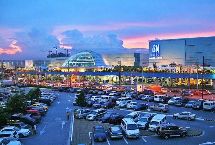 Tem 1.100 lojas, teatro para 1.200 pessoas e pistas de boliche. Em 2009, o shopping adicionou um sistema de ventilação que usar a brisa do mar na ventilação do prédio e, assim, reduzindo a dependência do ar condicionado.