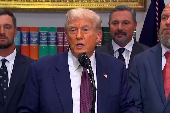 “Enviei dois submarinos nucleares para a região. Só quero ter certeza de que as palavras dele são apenas palavras, nada além disso, acrescentou Trump.