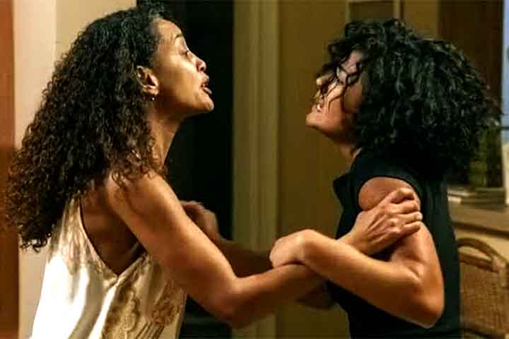 Ela encarou uma preparação intensa para dar vida à ambiciosa vilã, recebendo apoio de uma equipe de fonoaudiólogos, preparadores corporais e de texto.
