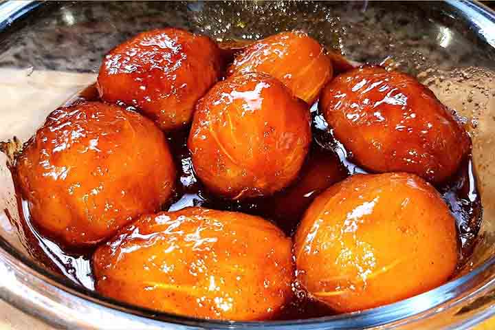 Por ter ótimas quantidades de betacaroteno e luteína, pigmentos que têm ação antioxidante e anti-inflamatória, o cajá ajuda a manter a saúde dos olhos.