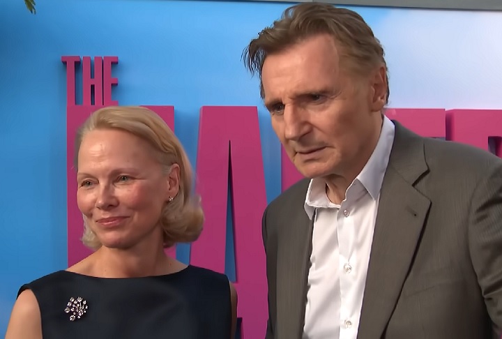 Uma fonte próxima a Anderson garantiu ao jornal New York Post que o relacionamento é real e que ela está feliz por uma nova chance no amor.