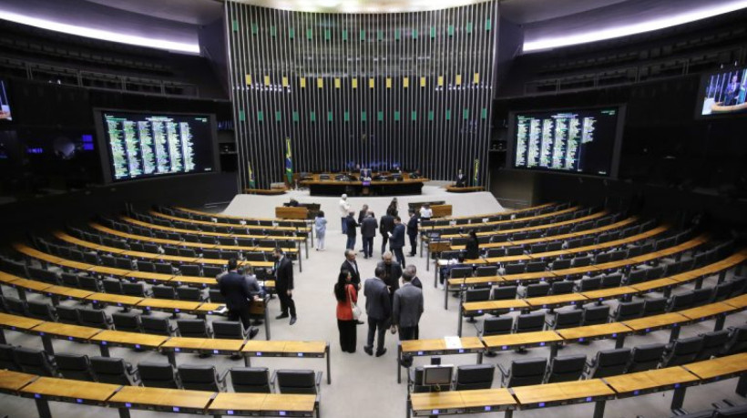 ￼DEPUTADOS aprovaram projeto que aumenta isenção do Imposto de Renda