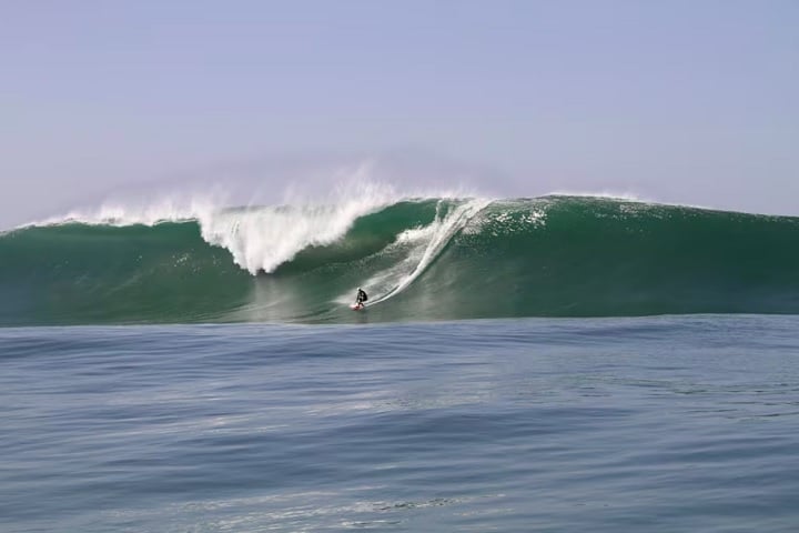 Descoberta em 2003, a Laje já sediou competições e é candidata a tornar Jaguaruna a “Capital Nacional da Maior Onda do Brasil”.