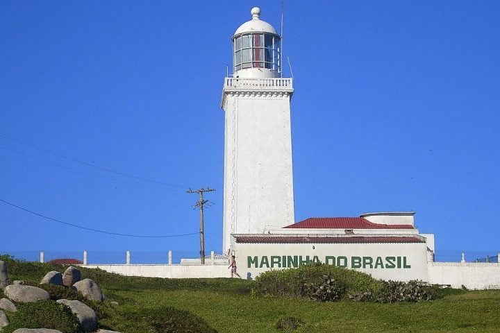 Os incidentes levaram à construção do Farol de Santa Marta para orientar a navegação.