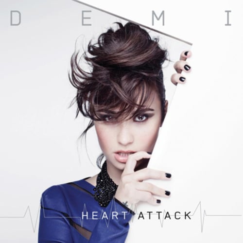 Nesse mesmo ano, lançou seu quarto álbum, “Demi”, que teve como primeiro single “Heart Attack”. 
