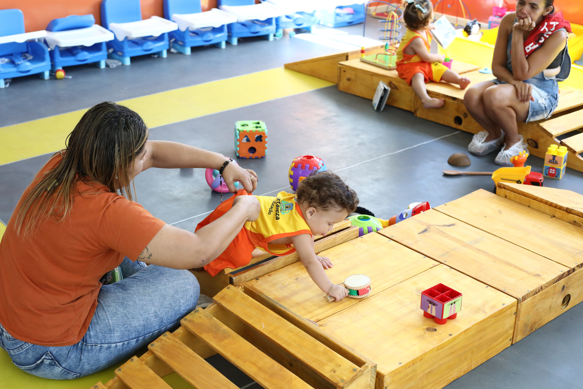 Creche dispõe de berçário, refeitório e espaços para brincadeiras das crianças