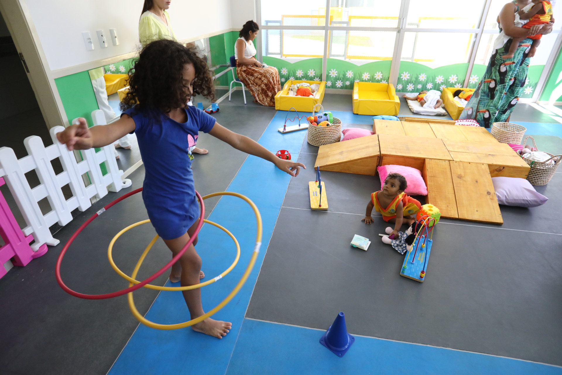 Creche dispõe de berçário, refeitório e espaços para brincadeiras das crianças
