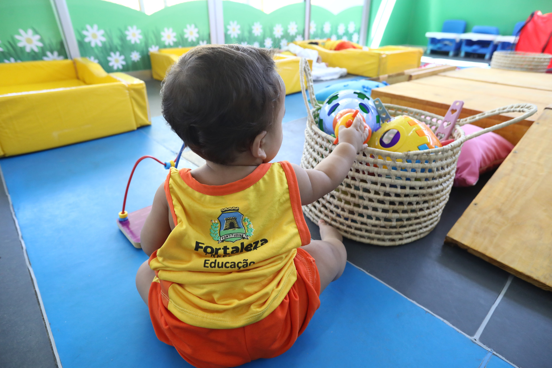 Creche dispõe de berçário, refeitório e espaços para brincadeiras das crianças