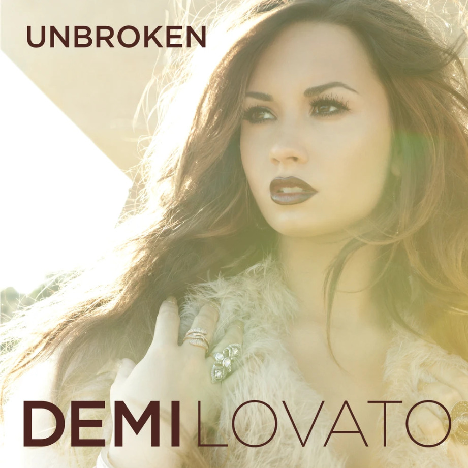 Após deixar a reabilitação, lançou em 2011 o álbum “Unbroken”, incluindo sucessos como “Give Your Heart a Break” e “Skyscraper”, esta última inspirada no período de tratamento.
