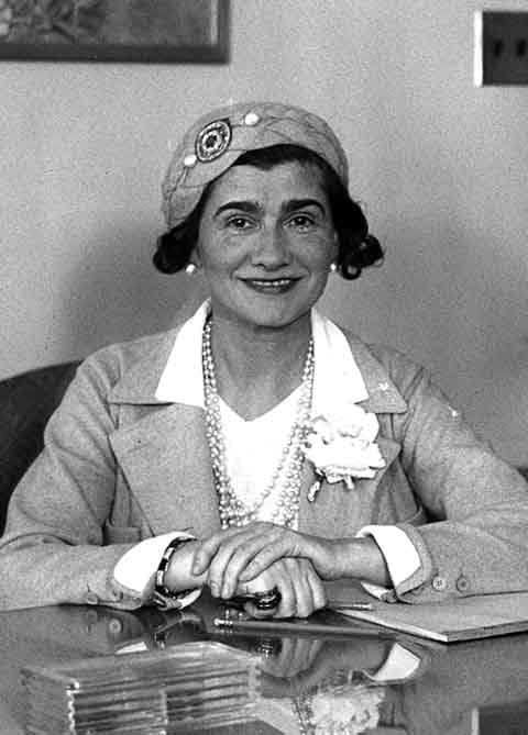 Há 142 anos, no dia 19 de agosto de 1883, nascia em Saumur, na França, Gabrielle Bonheur Chanel, nome que mais tarde se transformaria em um dos maiores ícones da moda: Coco Chanel. 
