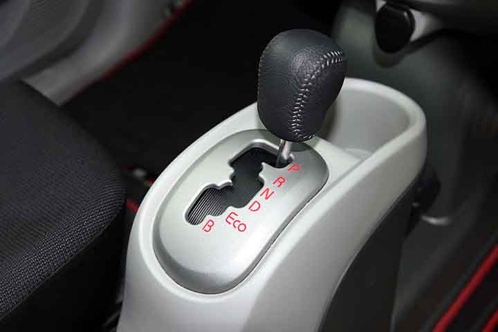 Araripe e Lemos patentearam o invento em 1932, e, posteriormente, a General Motors comprou o projeto, implementando-o na linha Oldsmobile em 1940.