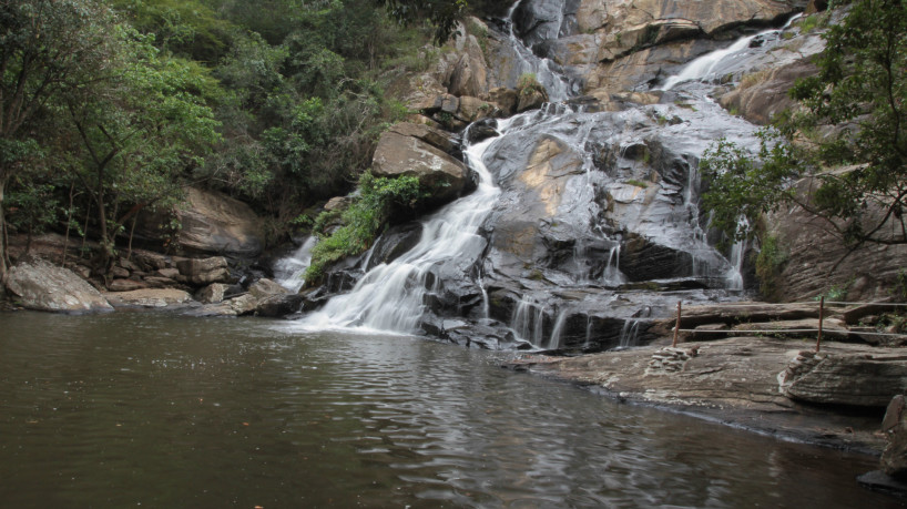 Entre serras, sertão e até litoral, o Ceará mostra que o turismo de cachoeiras não se restringe ao inverno. 