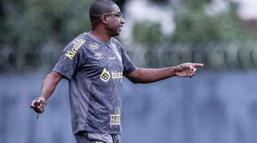 Novas funções e remanejamentos têm como objetivo acomodar comissão técnica do argentino e fortalecer estrutura do clube