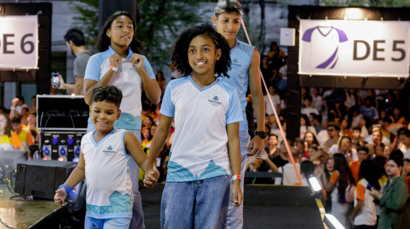 FORTALEZA, CEARÁ, BRASIL, 22-08-2025: Prefeito Evandro Leitão em entrega de prémio para equipe vencedora do concurso para criação e escolha do novo fardamento escolar. (Foto: Samuel Setubal/ O Povo)