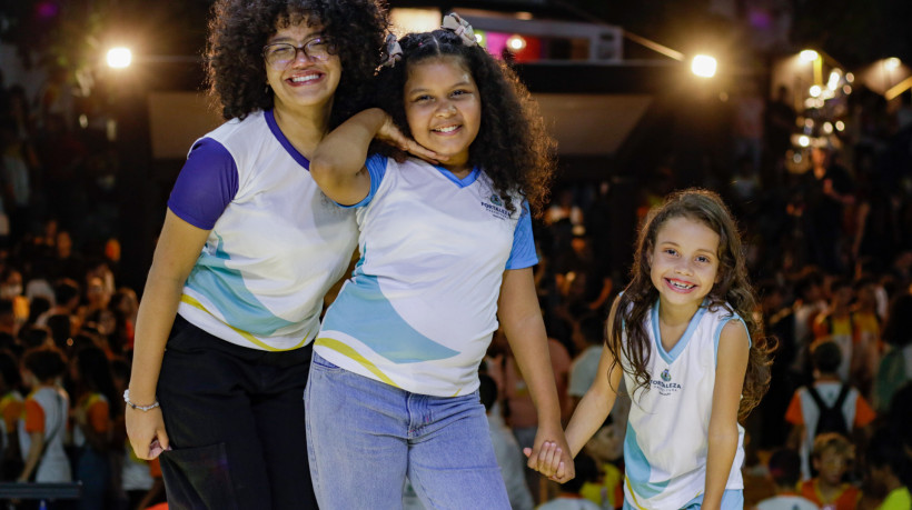 FORTALEZA, CEARÁ, BRASIL, 22-08-2025: Prefeito Evandro Leitão em entrega de prémio para equipe vencedora do concurso para criação e escolha do novo fardamento escolar. (Foto: Samuel Setubal/ O Povo)