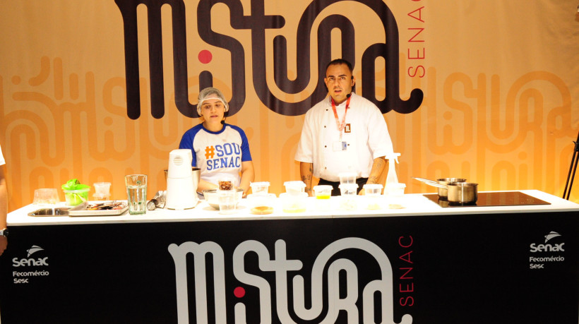 Oficinas de gastronomia atraem a população do primeiro dia do Mistura Senac 