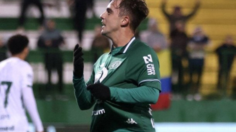 Com quatro gols no segundo tempo, Verdão do Oeste faz 4 a 0, chega aos 40 pontos e complica o time mineiro, que agora flerta com o Z4