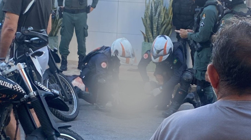 Um homem morreu e outro sofreu tentativa de linchamento, após tentar roubar a arma de um policial militar de folga