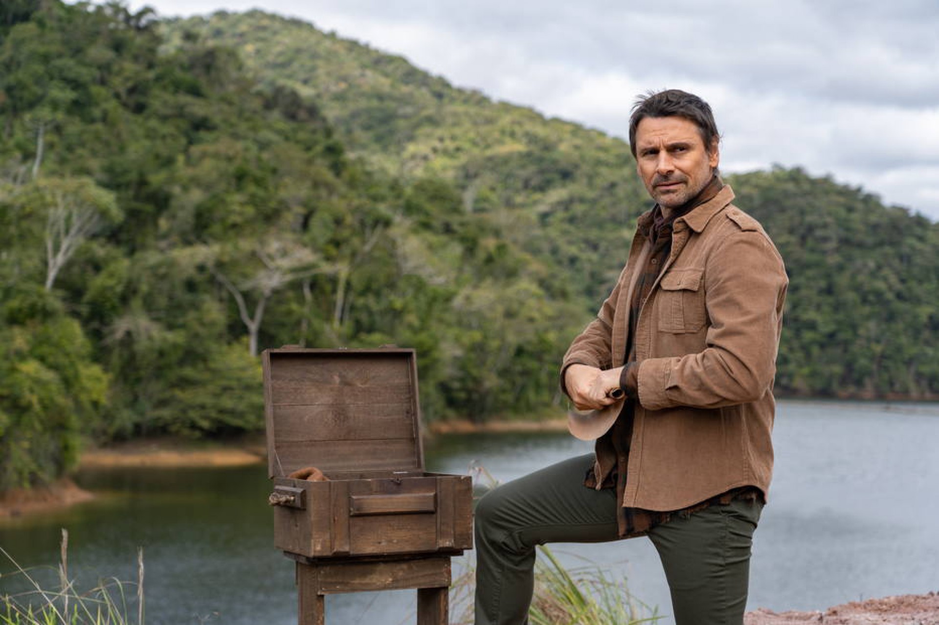 Em 2022, estreou como apresentador em A Ponte – The Bridge Brasil, produção da HBO Max, que marcou um novo momento em sua carreira. 