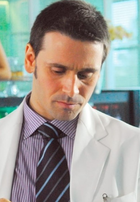 Em 2009, interpretou o metalúrgico Otoniel Badaró em No Olho da Rua, viveu Jesus na Paixão de Cristo de Nova Jerusalém e participou de Caminho das Índias como o médico Lucas .
