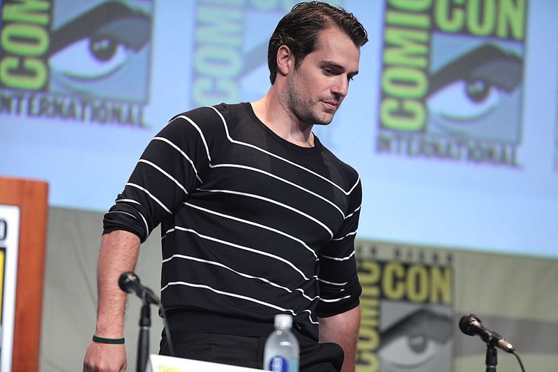 O elenco da nova versão já inclui grandes nomes como Henry Cavill na pele do protagonista e Russell Crowe, que fará seu mentor, papel de Sean Connery na produção clássica.
