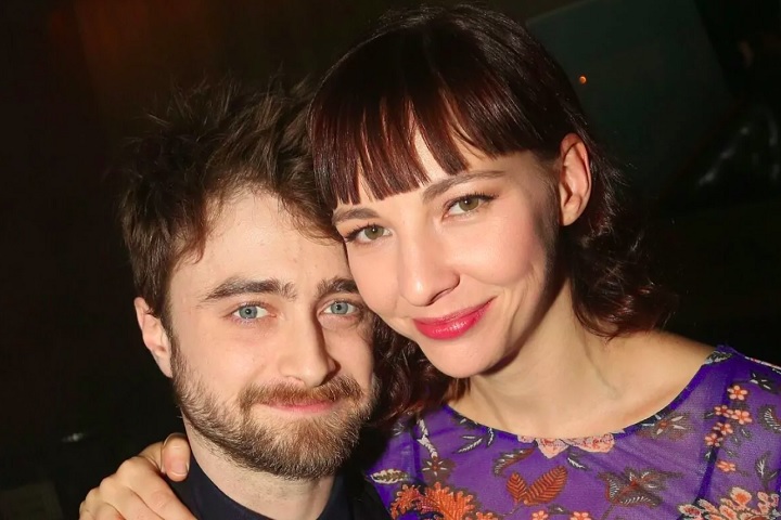 Em 2012, iniciou um relacionamento com a atriz Erin Darke, com quem vive atualmente em Nova York. Em 2023, nasceu o primeiro filho do casal, que não teve o nome revelado publicamente. 