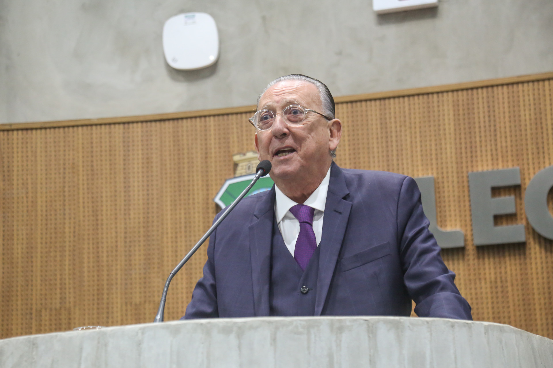￼GALVÃO Bueno recebeu homenagem na Alece (Foto: João Filho Tavares)