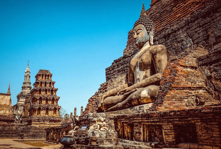 O Nobre Caminho Óctuplo é uma série de práticas éticas e mentais que, quando seguidas, ajudam a alcançar a iluminação e a liberação do ciclo de nascimento e morte (samsara).