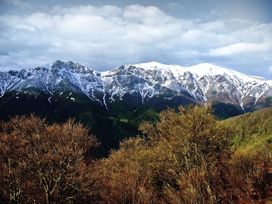 PARQUE NACIONAL DOS BALCÃS CENTRAIS – BULGÁRIA - Estabelecido em 1991, é conhecido por suas cachoeiras impressionantes e florestas virgens. Serve como habitat para muitas espécies ameaçadas nos Balcãs.
