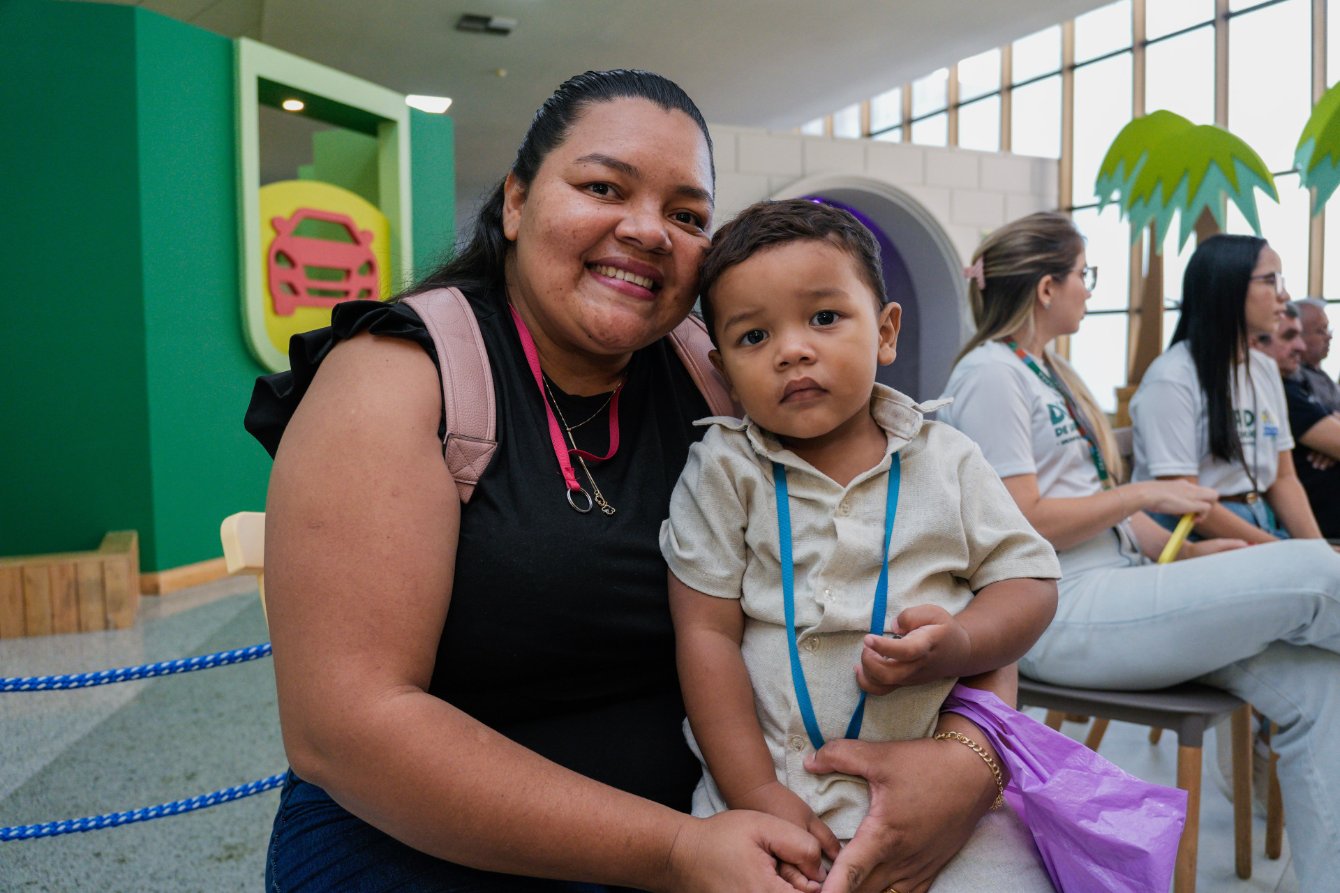 Liliane tomou a vacína antitetânica, enquanto o pequeno José Leal foi imunizado contra a gripe